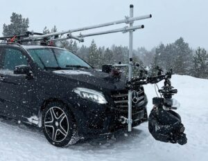 Car with stabilised camera in winter